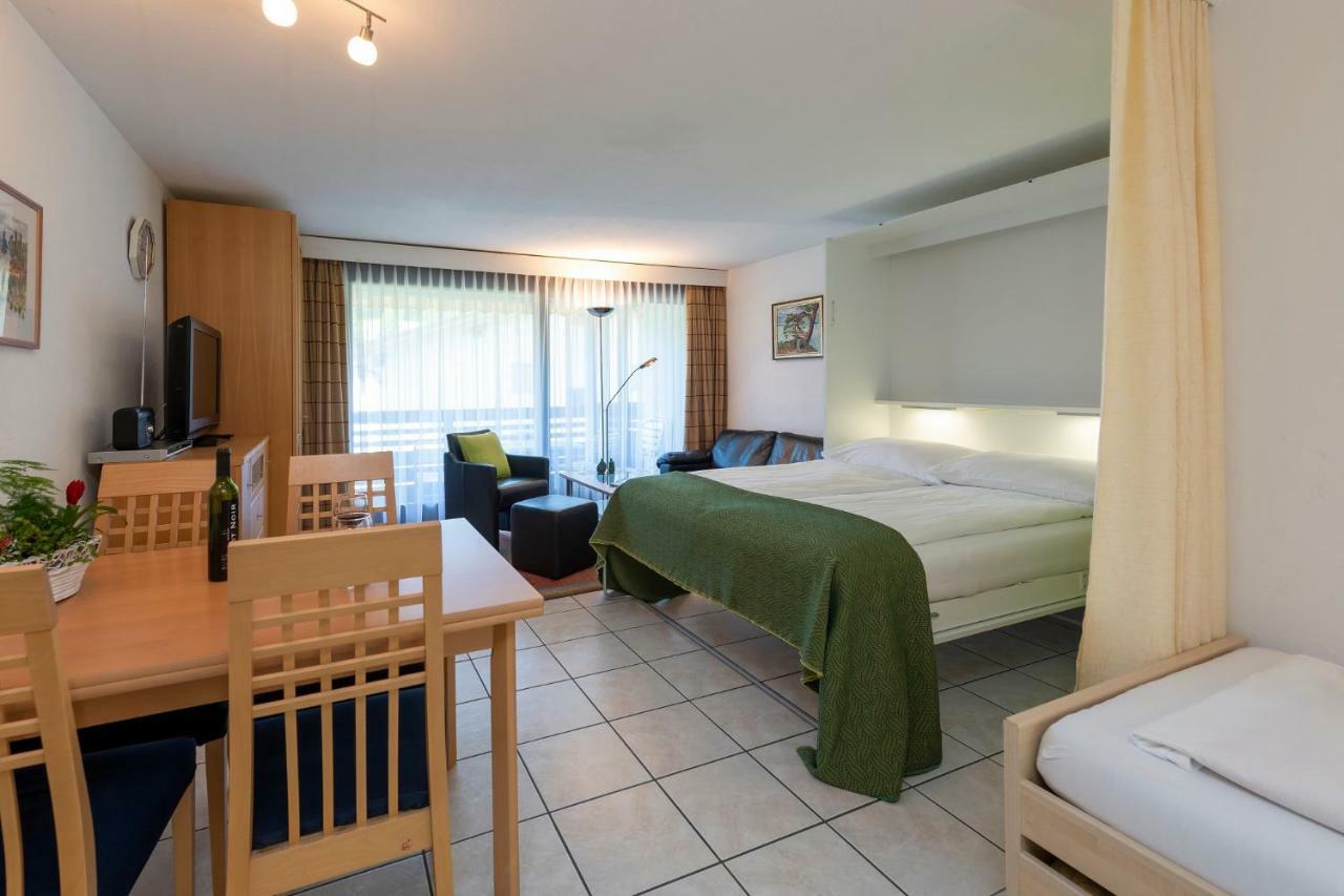Tgesa La Roiva, Ferienwohnungen mit Hallenbad und Sauna Lenzerheide/Lai Exterior foto